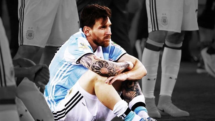 Messi thất vọng nặng nề sau cú đá phạt không thành công