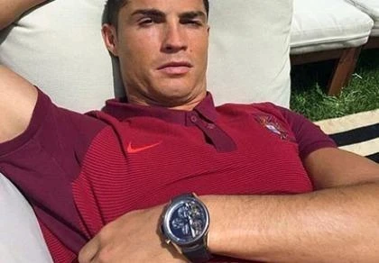 Ro "điệu" khoe hàng hiệu