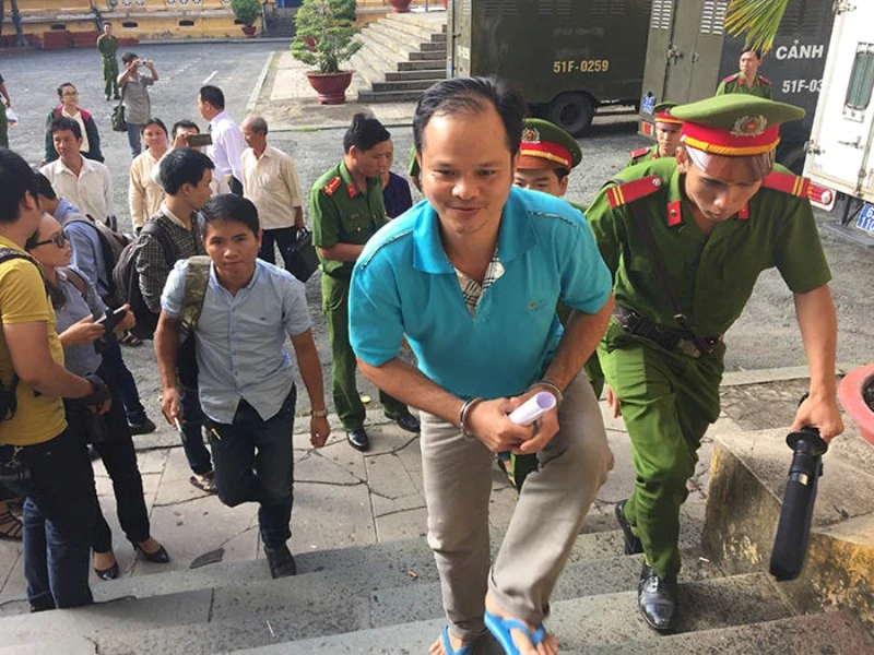 bị cáo vụ con ruồi