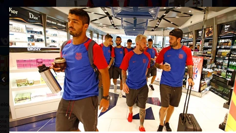 Các sao Barca tại sân bay Birmingham
