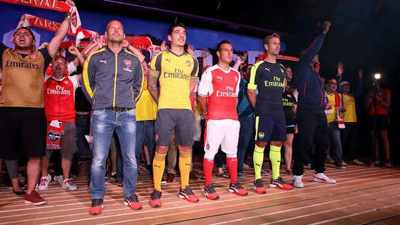 Huyền thoại Arsenal Freddie Ljunberg cũng tham tham gia vào buổi ra mắt