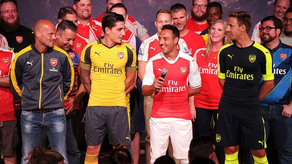 Tiền vệ người TBN, Santi Cazorla hào hứng với bộ trang phục mới