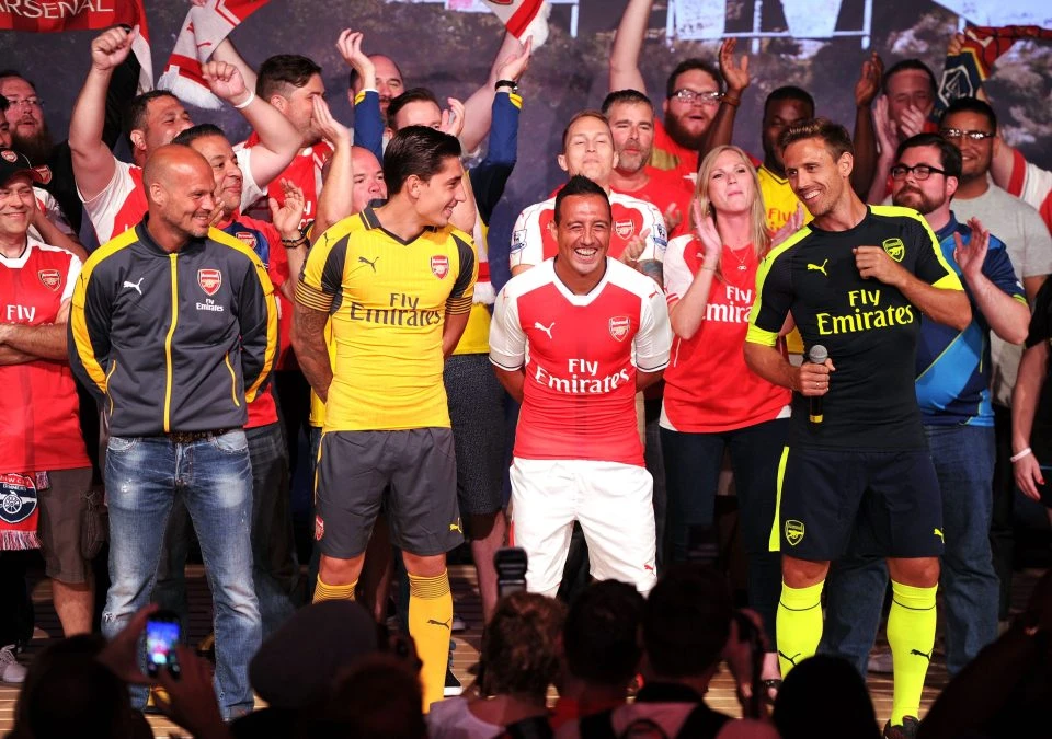 Arsenal ra mắt bộ áo đấu mới của họ cho mùa giải sắp tới