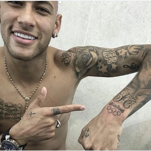 Để nghi nhớ kỳ OLympic vàng, Neymar xăm biểu tượng Rio lên tay mình