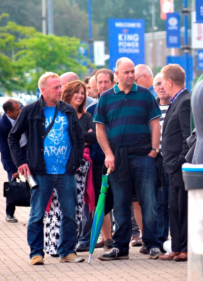 Fan Leicester xếp hàng 14 giờ để mua một vé xem Champions League 