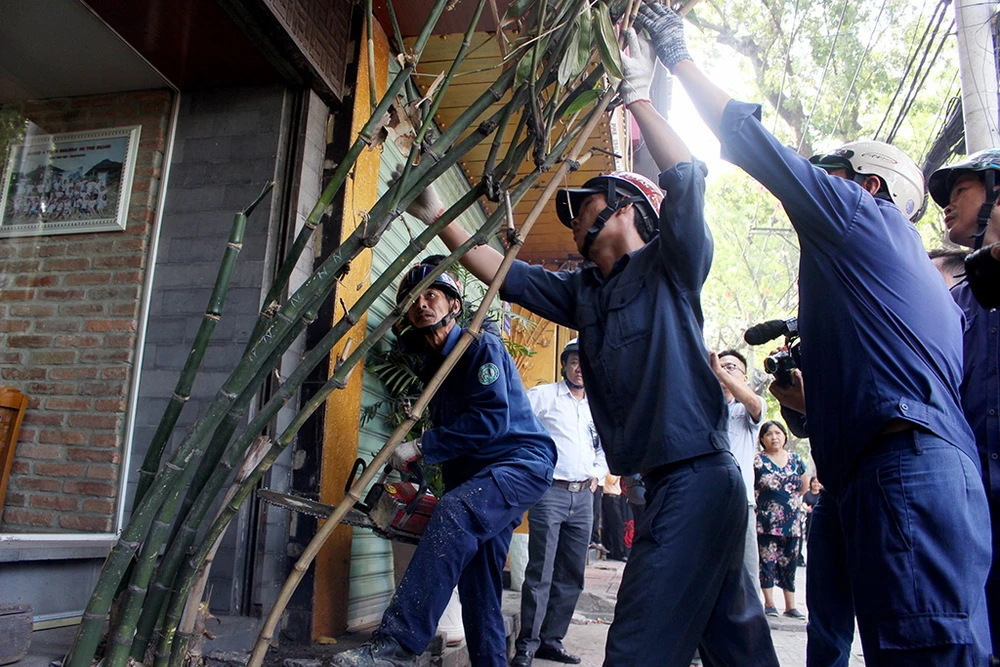 Ông Hải xử lý hàng loạt nhà hàng lấn chiếm vỉa hè ảnh 4