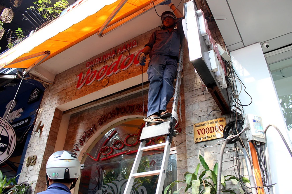 Ông Hải xử lý hàng loạt nhà hàng lấn chiếm vỉa hè ảnh 8