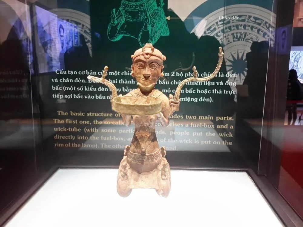 Trưng bày công khai Bảo vật quốc gia bằng vàng ảnh 4