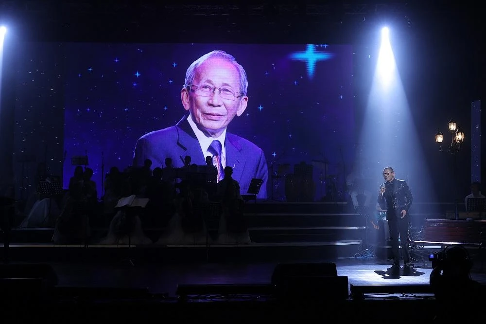 Hình ảnh của nhạc sĩ Nguyễn Ánh 9 trong liveshow. Ảnh: HÒA NGUYỄN