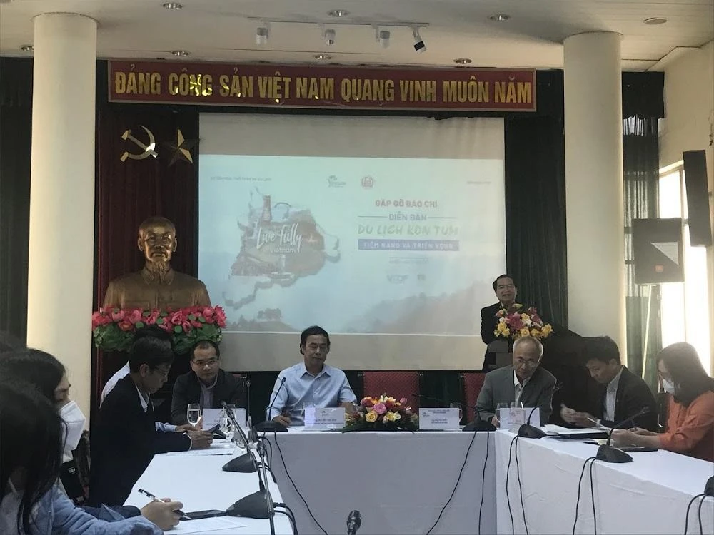 Đại diện UBND tỉnh Kon Tum tham dự họp báo., Ảnh: VT