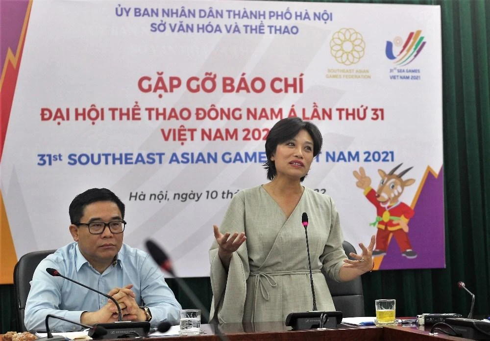 NSƯT Trần Ly Ly, tổng đạo diễn chương trình phát biểu tại buổi gặp gỡ. Ảnh: VIẾT THỊNH