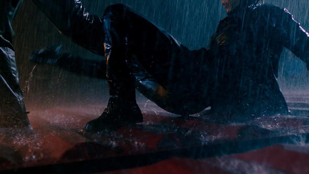 Để có một đòn khoá chính xác, ekip đã phải dành ra rất nhiều thời gian cho Hen tập luyện. .Ảnh: TV