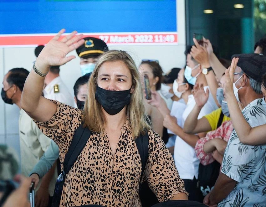 Du khách quốc tế đến sân bay Đà Nẵng. Ảnh: BÙI TOÀN