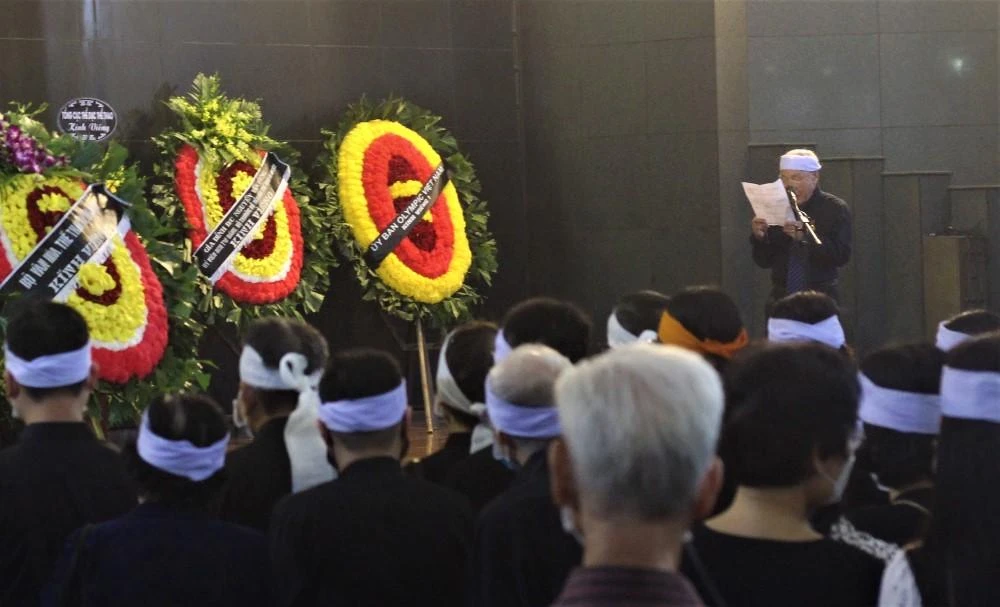 Ông Nguyễn Tiến Hà, em trai của cụ Tạ Quang Chiến thay mặt gia đình đọc lời cảm ơn.