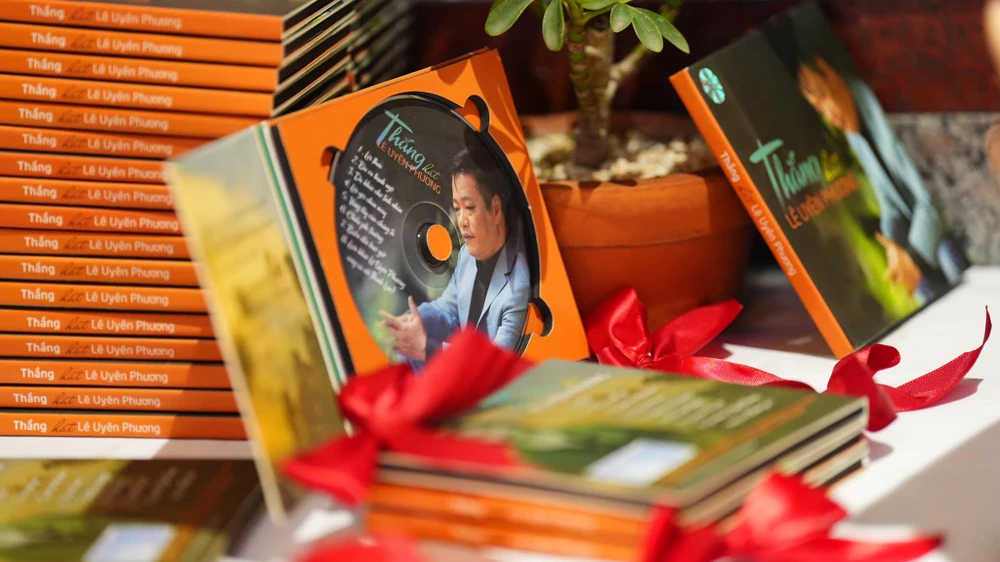 Album Thắng hát Lê Uyên Phương là sản phẩm âm nhạc đầu tiên của Nguyễn Hữu Chiến Thắng.