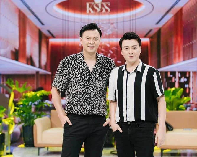 Khách mời "mở hàng" là hai anh em Phan Anh-Tuấn Tú. Ảnh: VTV