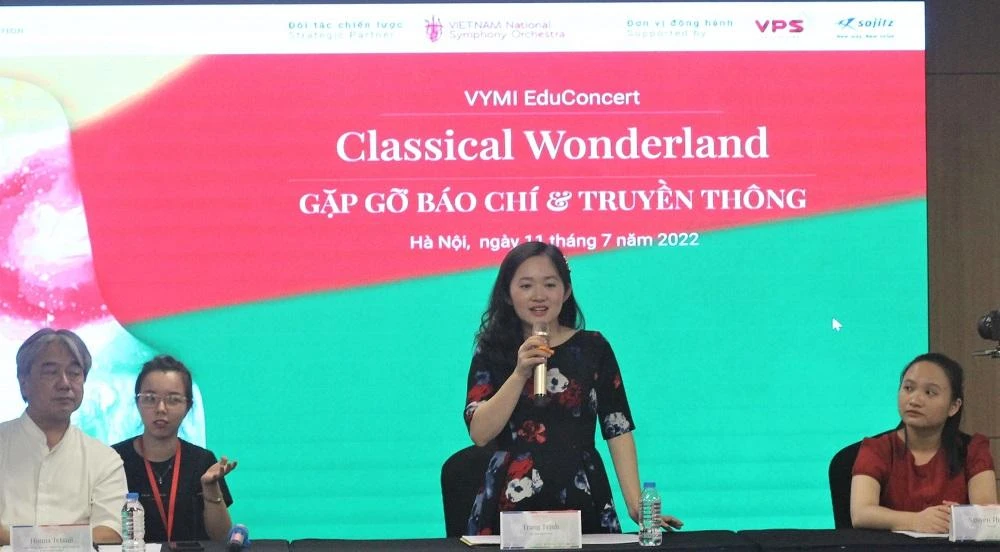 Nhà giáo dục Âm nhạc Trang Trịnh trả lời câu hỏi của báo chí. Ảnh: VIẾT THỊNH