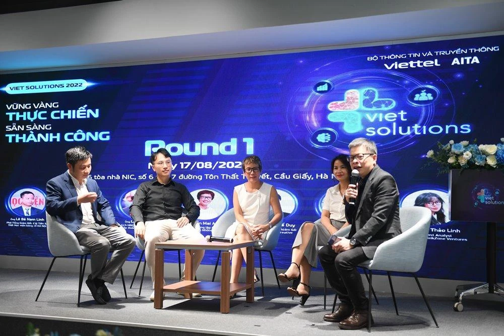 Các khách mời chia sẻ tại hội thảo. Ảnh: VT