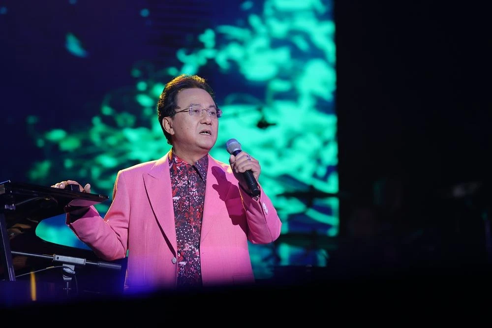 Nhà thơ Hồng Thanh Quang trong đêm thơ nhạc. Ảnh: HÒA NGUYỄN Nhà thơ Hồng Thanh Quang trong đêm thơ nhạc. Ảnh: HÒA NGUYỄN