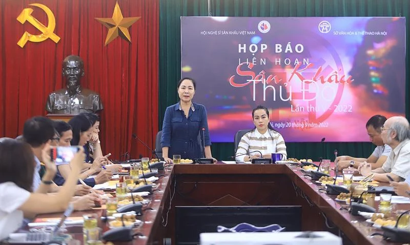 NSND Thuý Mùi, Chủ tịch Hội Nghệ sĩ Sân khấu Việt Nam thông tin về sự kiện. Ảnh: VT