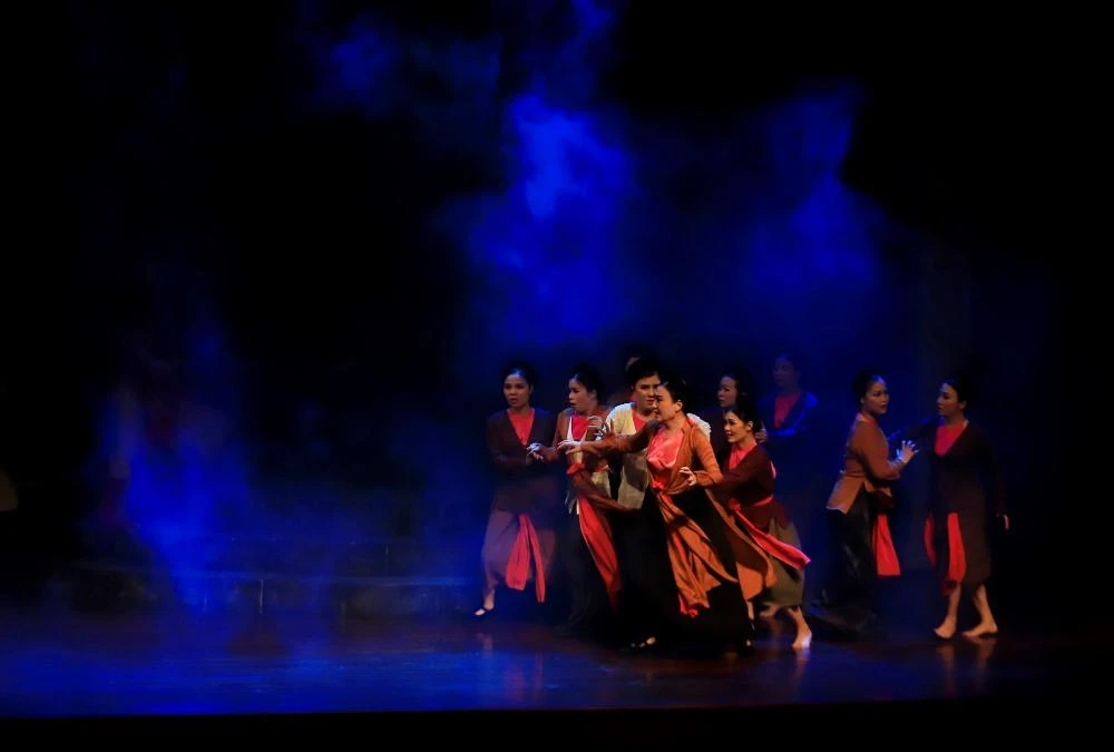 Hình ảnh trong vở 'Trung trinh liệt nữ'.