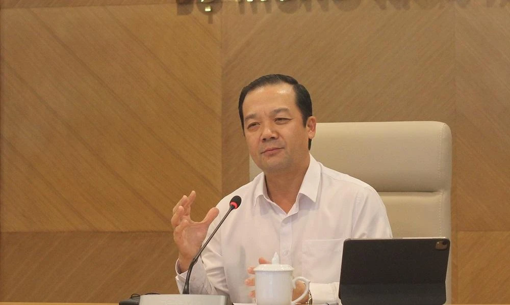 Thứ trưởng Bộ TT&amp;TT Phạm Đức Long cho biết, cần phải có một đầu số, đầu mối để tiếp nhận phản ánh của người dân .Ảnh: VT