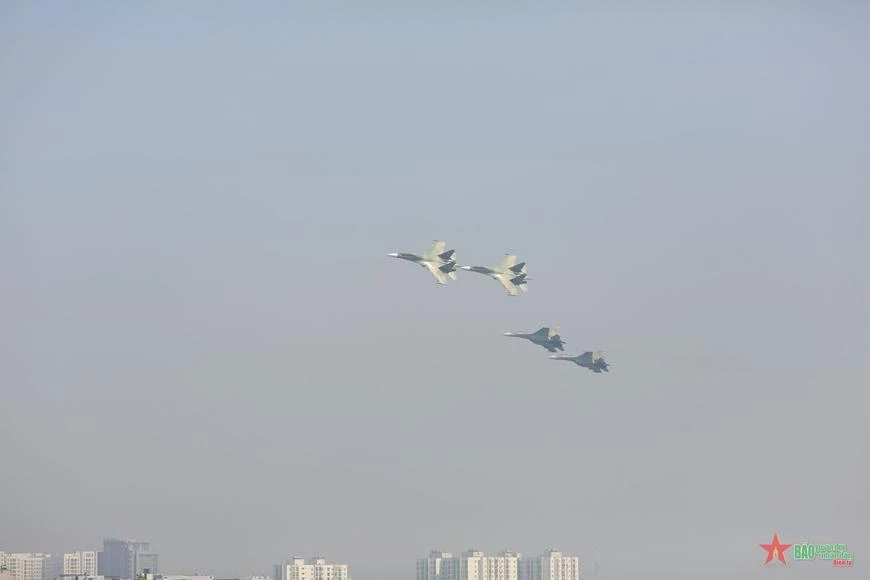 Biên đội máy bay Su-30MK2 thao diễn trên bầu trời. Su-30MK2 là dòng máy bay chiến đấu hiện đại hàng đầu của Quân đội nhân dân Việt Nam. Ảnh: qdnd.vn