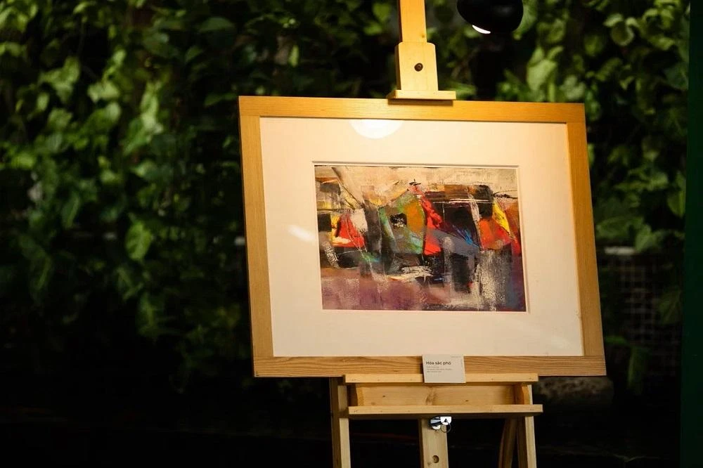 Một trong những bức họa sẽ được trưng bày bên lề liveshow.