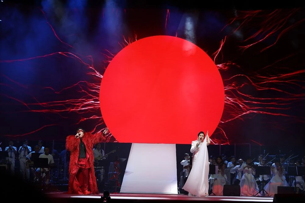 Ca sĩ Tùng Dương và Đào Tố Loan. Ảnh: HÒA NGUYỄN