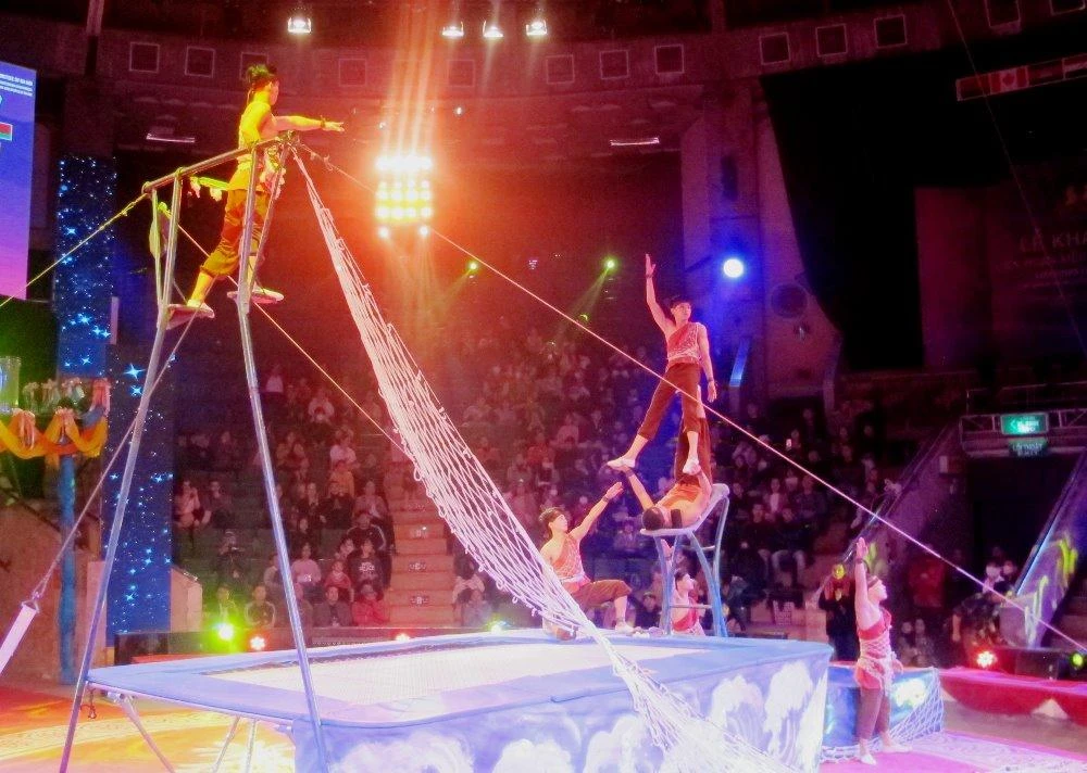 Tiết mục 'Lời của biển' (Trường Trung cấp Nghệ thuật xiếc và tạp kỹ Việt Nam). Ảnh: QUANG TẤN