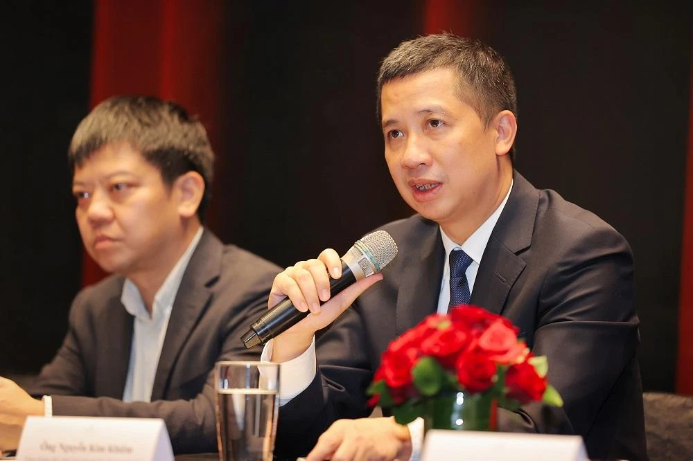 Ông Nguyễn Kim Khiêm, Tổng Giám đốc-Tổng Biên tập Đài Phát thanh và Truyền hình Hà Nội trả lời câu hỏi của báo chí. Ảnh: HÒA NGUYỄN