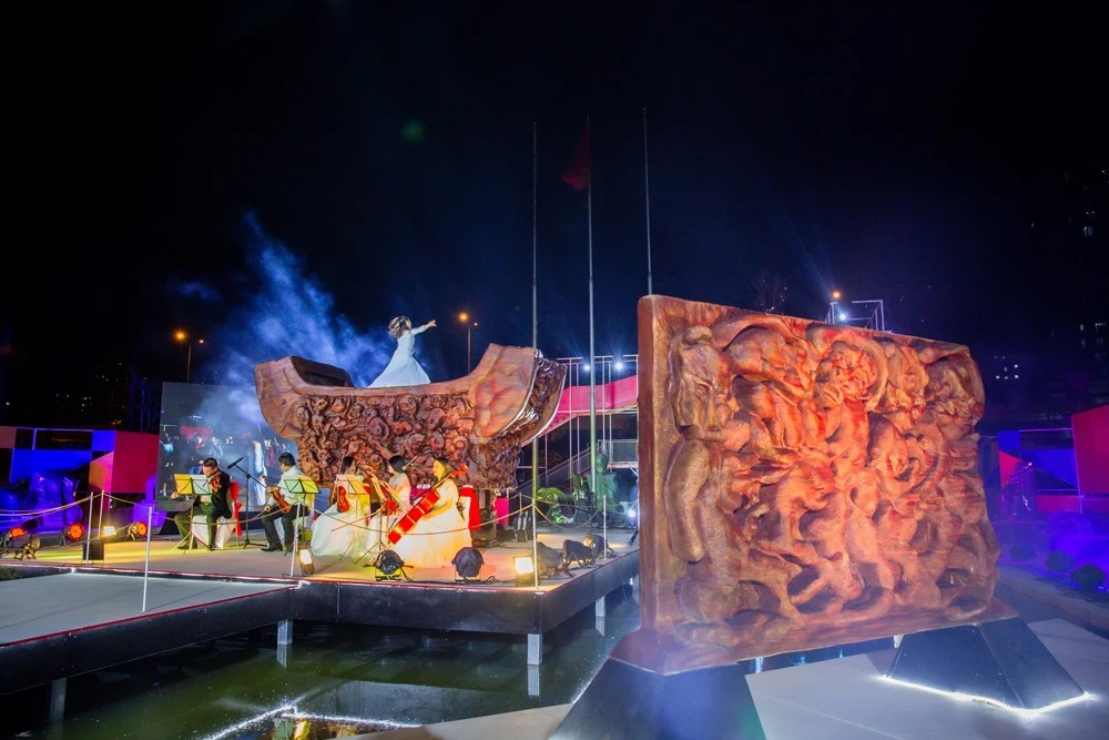 Cùng với triển lãm Ego - Người, triển lãm Thông Linh là hai triển lãm cá nhân có quy mô lớn nhất từ trước đến nay tại Hà Nội.