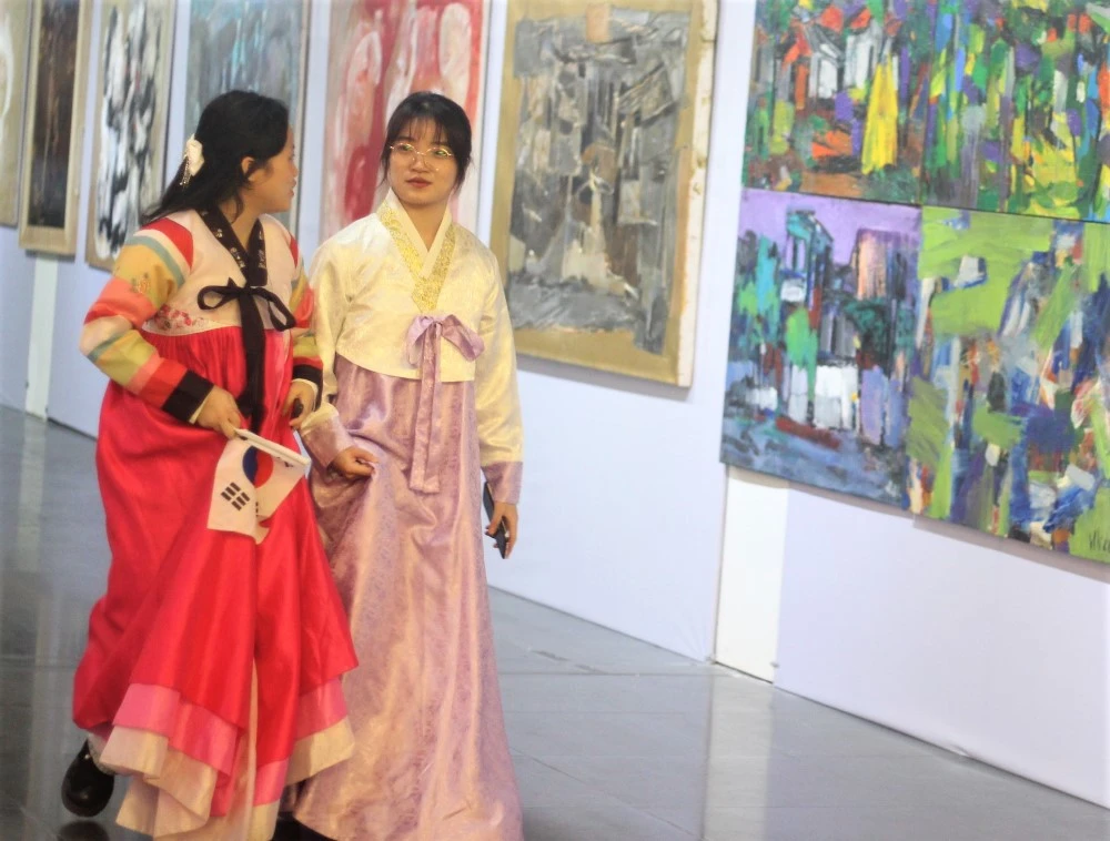 Ban tổ chức kỳ vọng triển lãm còn là dịp để quảng bá mạnh mẽ hơn nữa hình ảnh con người, văn hóa Việt Nam với bạn bè Hàn Quốc. Ảnh: VT