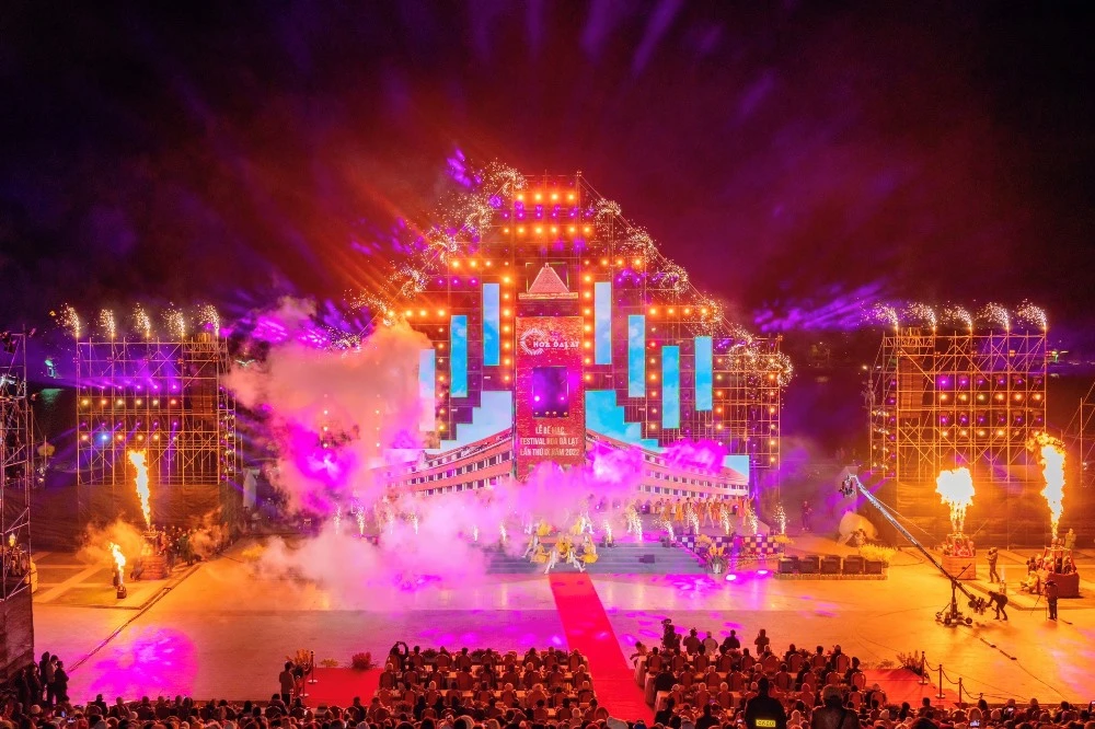 Khoảnh khắc được nhiều người chờ đón là giờ phút “'đếm ngược'.