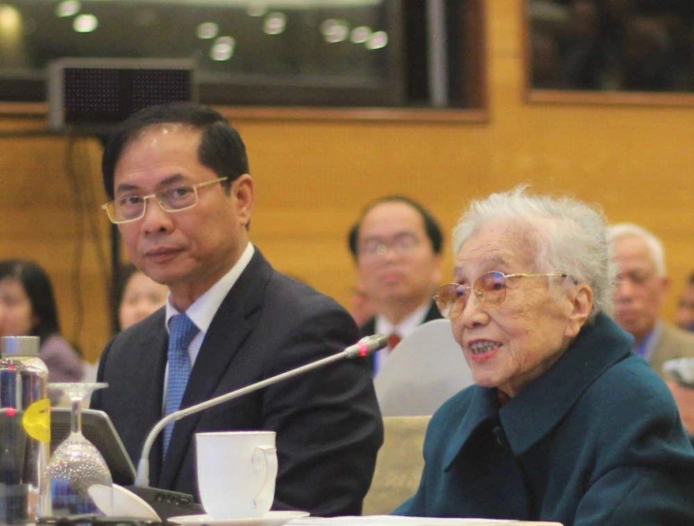 Nguyên Bộ trưởng Ngoại giao, nguyên Trưởng phái đoàn Chính phủ Cách mạng lâm thời Cộng hòa miền Nam Việt Nam Nguyễn Thị Bình phát biểu tại lễ kỷ niệm. Ảnh: VT