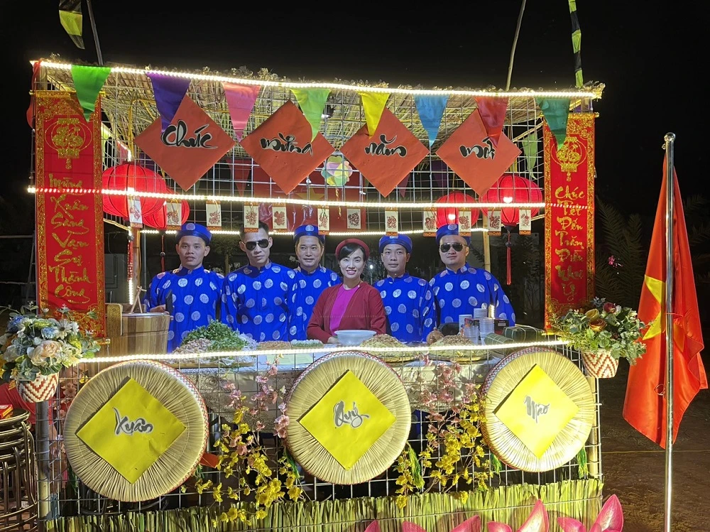 Các sĩ quan Việt Nam tại "Hội Chợ xuân". Ảnh: BVDC 2.4 Các sĩ quan Việt Nam tại "Hội Chợ xuân". Ảnh: BVDC 2.4