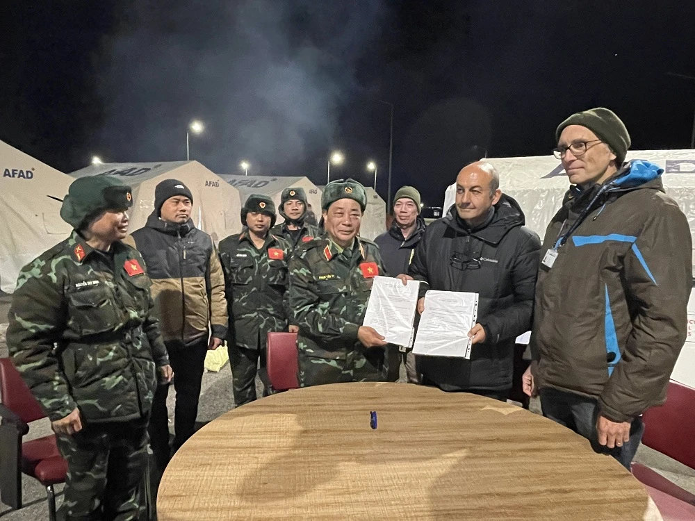 Lễ trao tặng được tổ chức tại sân vận động Hatay ở Antakya, thủ phủ tỉnh Hatay. Ảnh: VĂN HIẾU