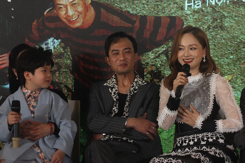 Diễn viên Lan Phương chia sẻ tại buổi họp báo. Ảnh: VT