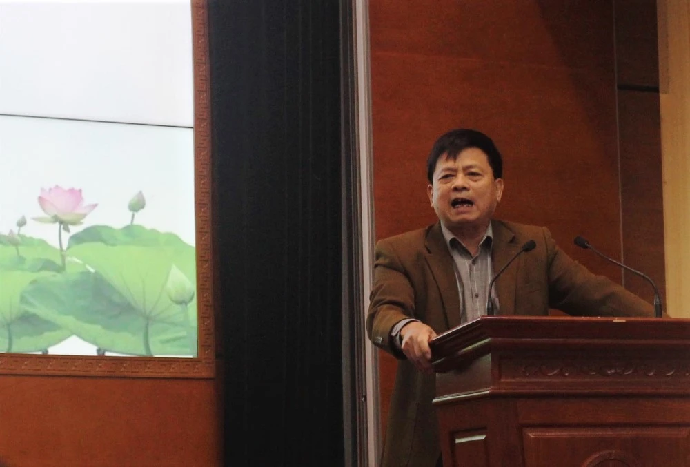 Họa sĩ Trịnh Bá Quát phát biểu tại lễ phát động. Ảnh: VT