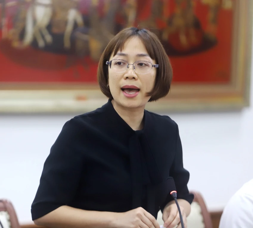 Phó vụ trưởng Vụ Kế hoạch - Tài chính Phan Linh Chi trả lời câu hỏi của báo chí. Ảnh: VT