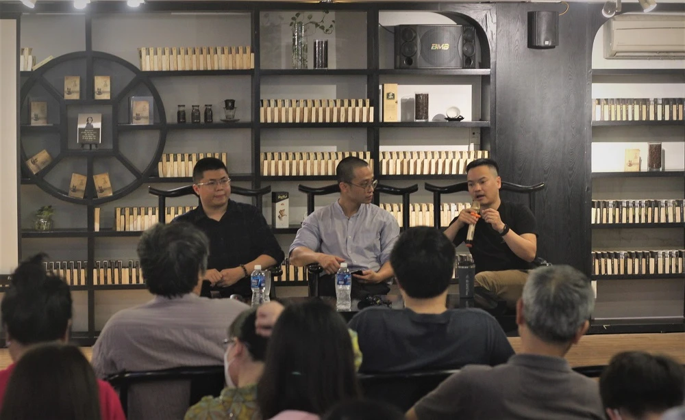 Các chuyên gia trả lời câu hỏi tại buổi trò chuyện. Ảnh: VT.