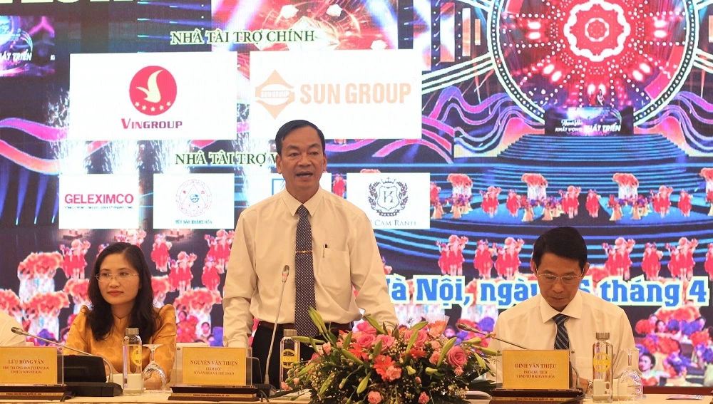 Đại diện BTC trả lời câu hỏi của báo chí. Ảnh: VT.