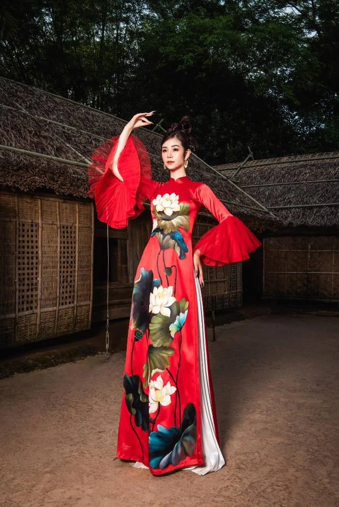 NTK Thạch Linh đã mang 16 thiết kế về Làng Sen quê Bác để thực hiện bộ ảnh tại đây. Ảnh: Cuốn Ratio