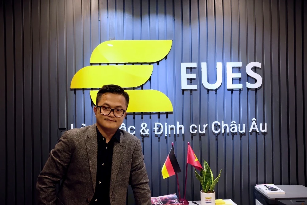 Từng là một nhà báo, giờ đây tên anh gắn với vai trò là Chủ tịch sáng lập và điều hành Hãng Quản trị Berlin Crisis Solutions (BCS) tại Đức. Ảnh: NVCC.