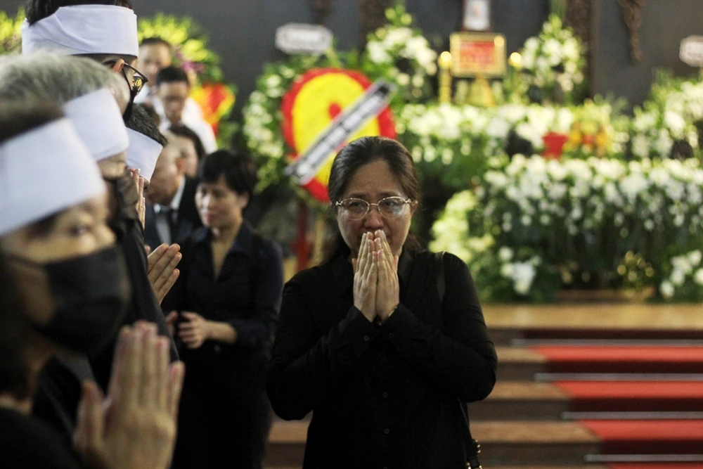 Đến viếng có rất nhiều người từng có thời gian làm việc với nguyên Phó Thủ tướng tại Bộ Ngoại giao. Ảnh: VT