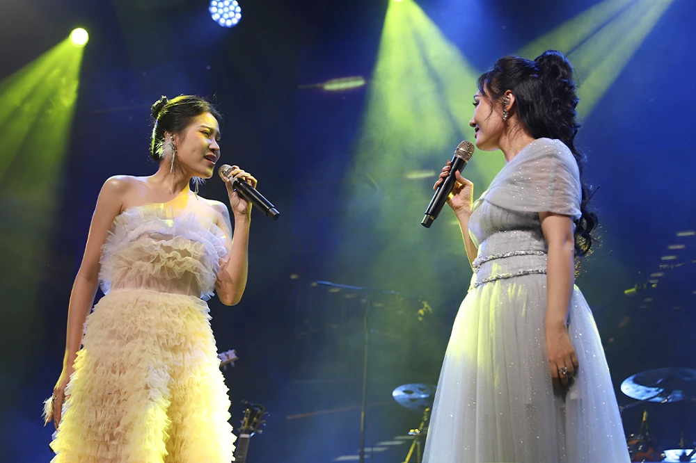 Ca sĩ Quỳnh Anh song ca cùng Nhật Thủy