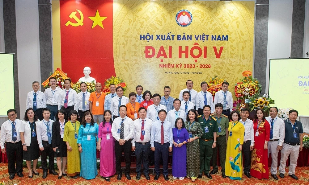 Ban chấp hành Hội Xuất bản Việt Nam khóa V. Ảnh: VIỆT LINH.