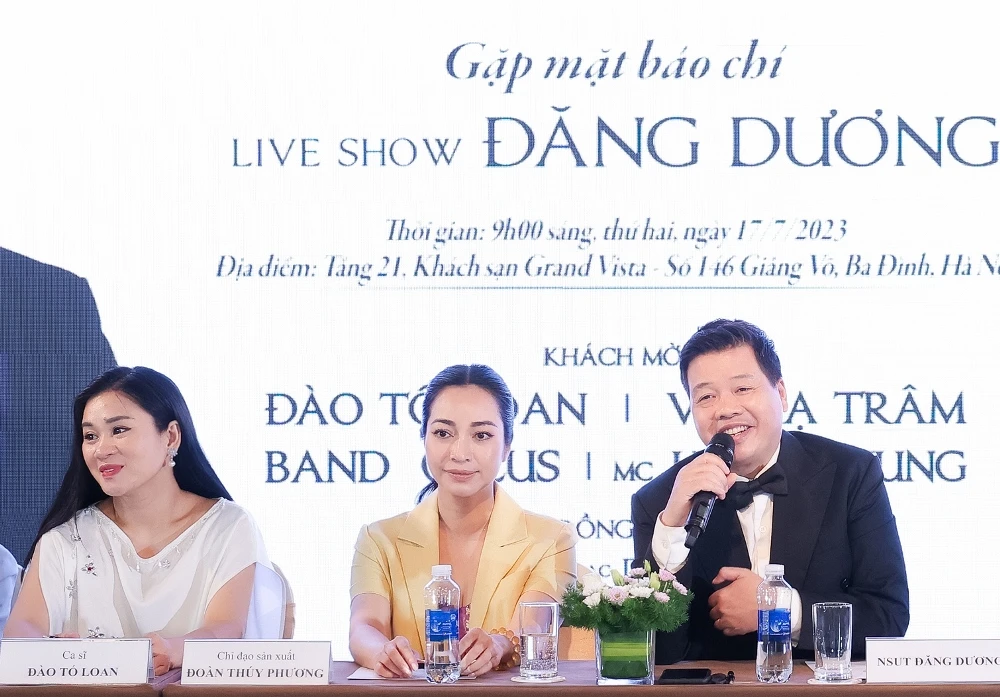 NSƯT Đăng Dương trả lời câu hỏi của báo chí.