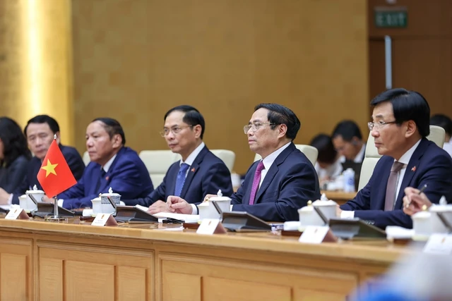 Tại cuộc hội đàm, Thủ tướng Chính phủ Phạm Minh Chính hoan nghênh ông Anwar Ibrahim thăm chính thức Việt Nam. Ảnh: VGP.