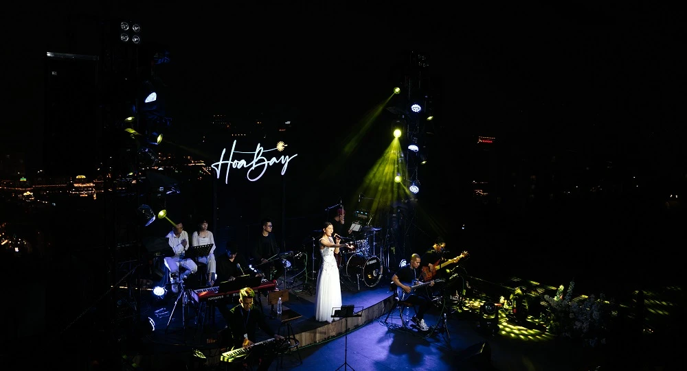 Sân khấu ngoài trời ở Hoa Bay. Ảnh: BTC.